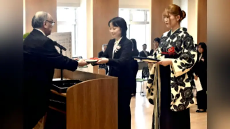 佐賀市の看護専門学校で107人が卒業 AI時代に人と向き合う看護師を目指す