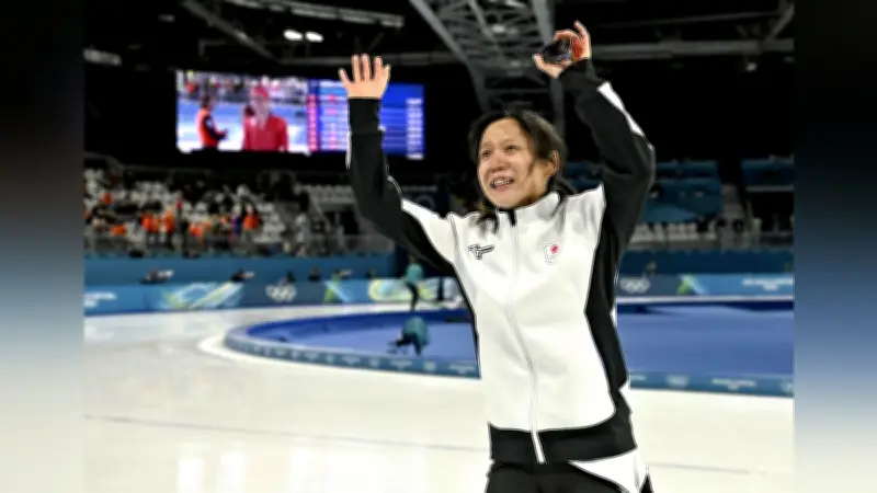 高木美帆、本命1500mで6位に涙 コーチのハグに感情あふれる