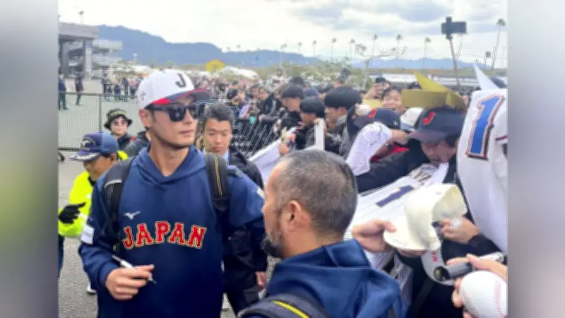 侍ジャパン事前合宿に約1万6000人 宮崎でファン熱狂、ダルビッシュ投手や松井さんも登場