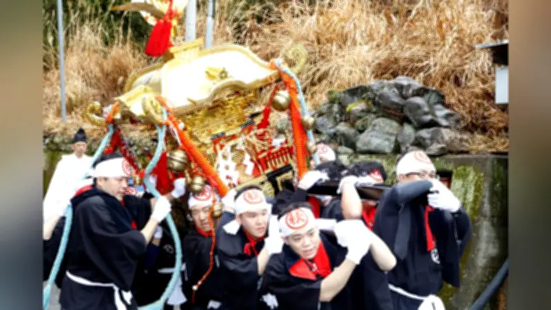 仁淀川町で秋葉まつり開催、約230年の伝統を継承する勇壮な神輿と太刀踊り