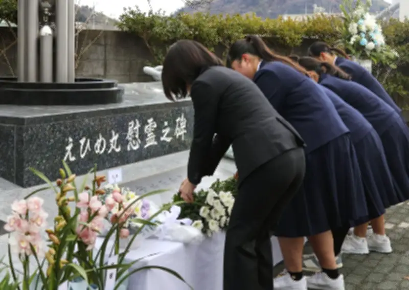 えひめ丸事故から25年、追想式で犠牲者を追悼し風化防止を誓う