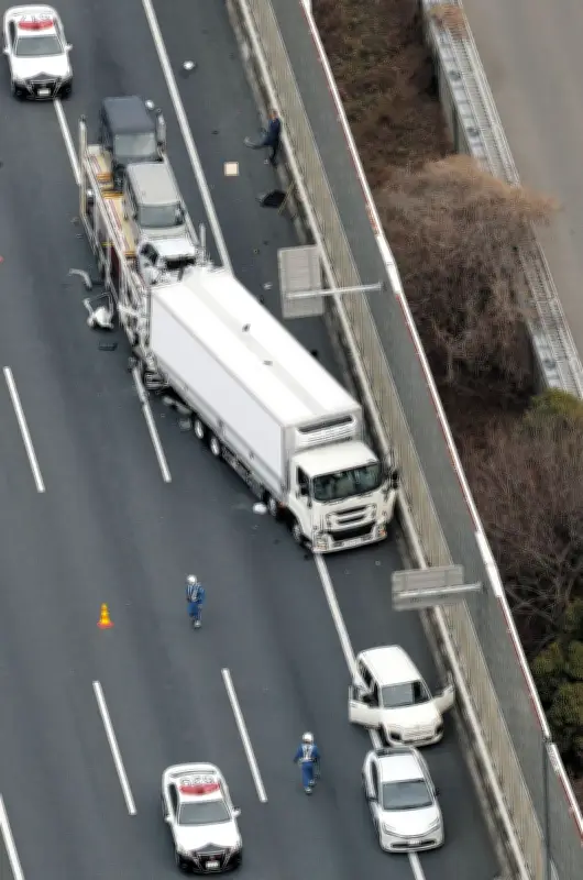 愛知・伊勢湾岸道で4台玉突き事故 50代男性運転手が意識不明の重体