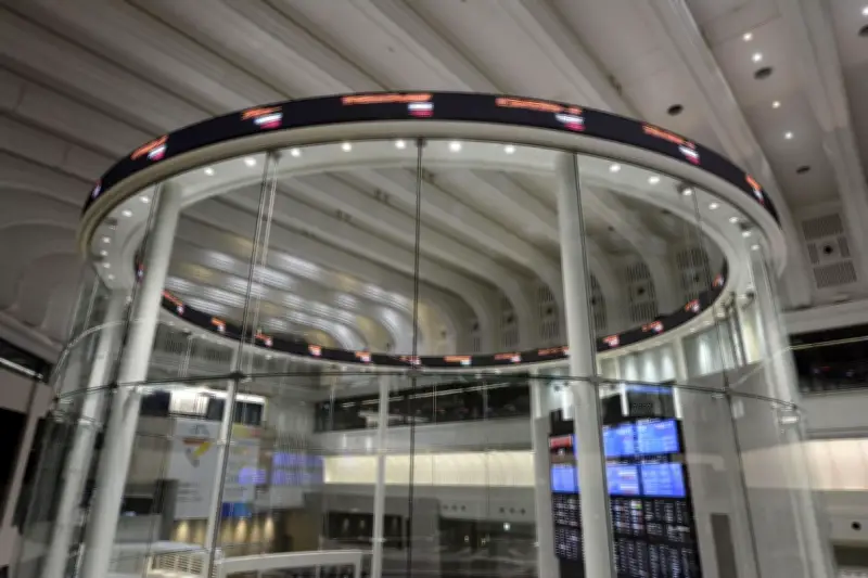 東証、午前終値5万6354円に下落 過熱感から売り優勢、半導体関連銘柄が下げる