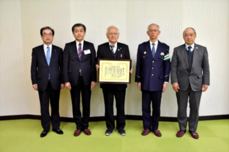 福島県三島町が交通事故死者ゼロ6000日を達成、町交通対策協議会に表彰状伝達