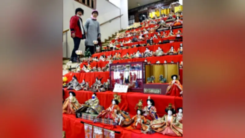 七尾市の道の駅で約770体のひな人形がずらりと展示、恒例の春の風物詩に
