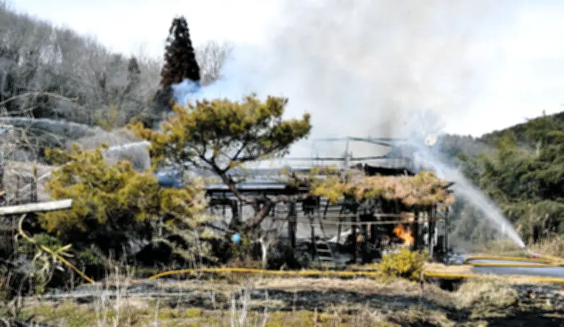 岐阜県瑞浪市で民家火災、83歳男性の焼却作業から延焼 約775平方メートル焼く