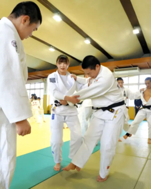 角田夏実さんが前橋で柔道教室 パリ五輪金メダリストが世界の技を伝授