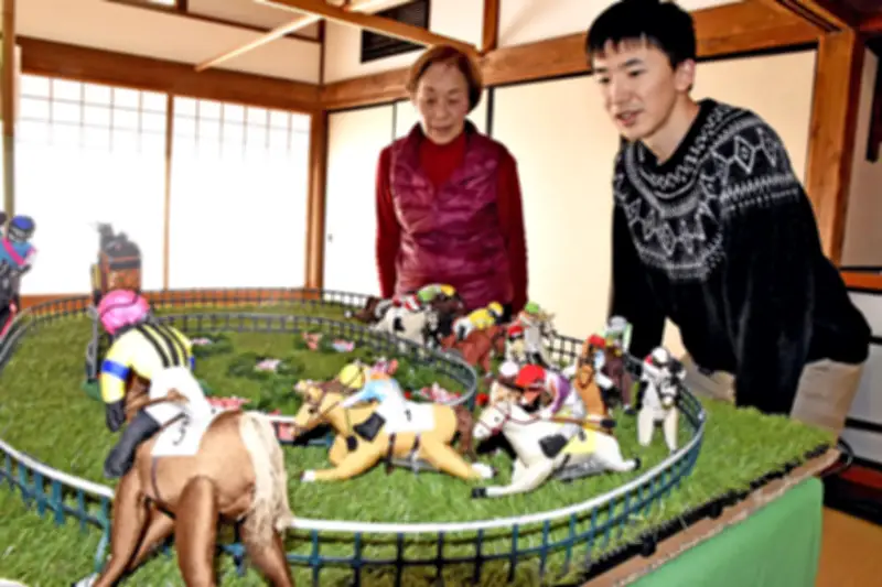 福島競馬場の立体模型が旧堀切邸に登場 つるし雛技術で精巧に再現