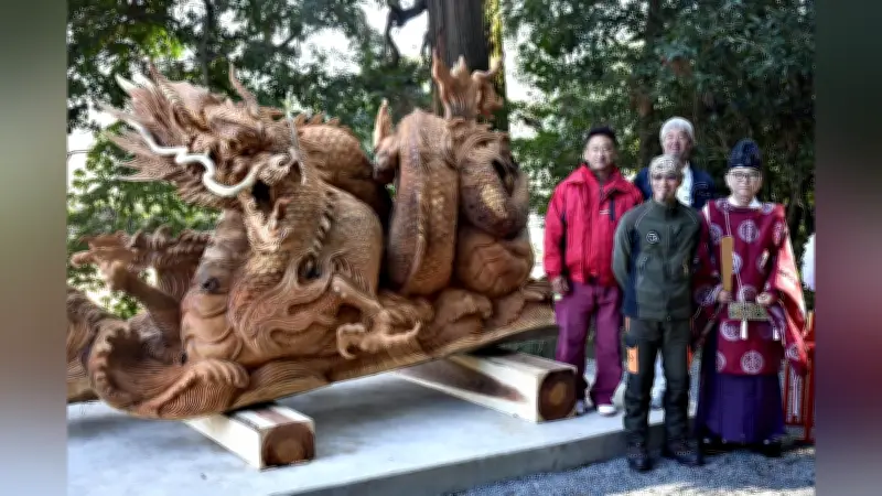 倒れた千年のご神木が龍の彫刻に生まれ変わり、宮崎の神社に奉納される