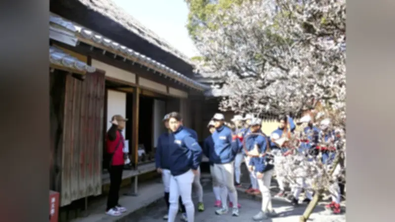 慶応義塾野球部が福沢諭吉の故郷・中津市で合宿 旧居見学で歴史に触れる