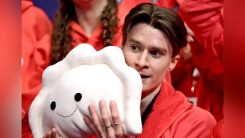 ミラノ五輪で話題の「白いギョーザ」ぬいぐるみ、正体はポーランド伝統料理「ピエロギ」