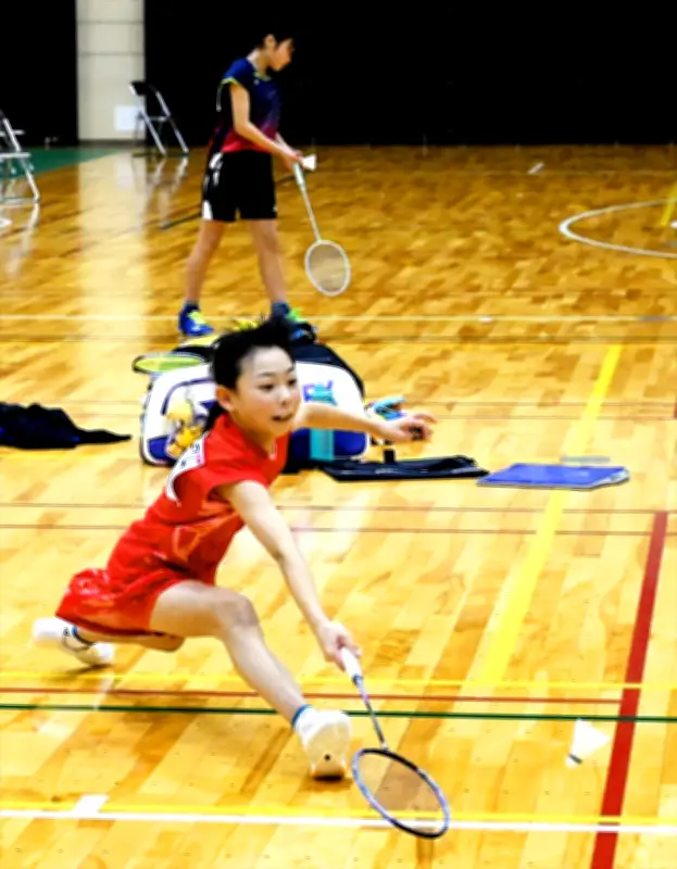 福島県いわき市ジュニアバドミントン大会で小学生の熱戦、伊豫永選手と猪狩選手が優勝