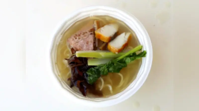 島根県の水産高校生が開発した「シイラーメン」、乾燥骨の上品スープと燻製切り身で地域魚の魅力発信