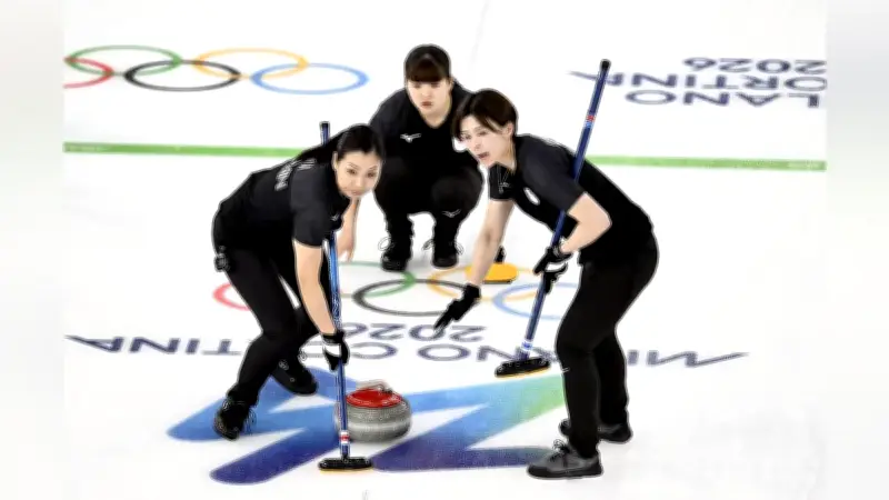 ミラノ五輪カーリング日本女子、米国に敗れ準決勝進出に黄信号 吉村紗也香の決め手ストーン減速せず