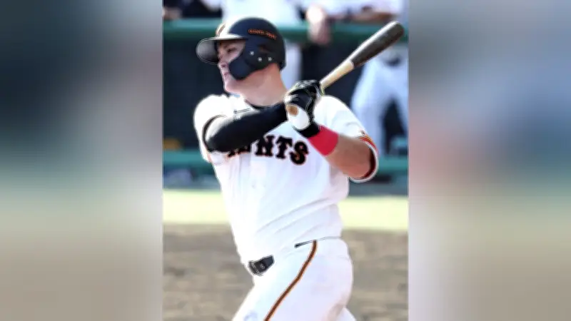 巨人リチャード、地元沖縄キャンプで奮起 初打席は三振もマルチ安打