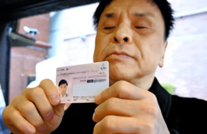 マイナ保険証の「欠陥」 視覚障害者を阻むカードリーダー問題 代替手段も周知不足