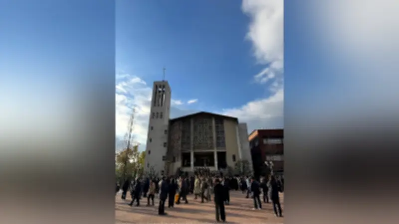 名古屋中学校・高等学校で「二十歳の記念礼拝」開催、卒業生が母校に集い語らい尽きず