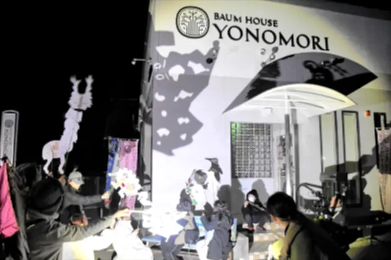 福島・富岡町で「たまゆらの盆」開催 影絵と音楽で土地の記憶を継承する幻想的な夜