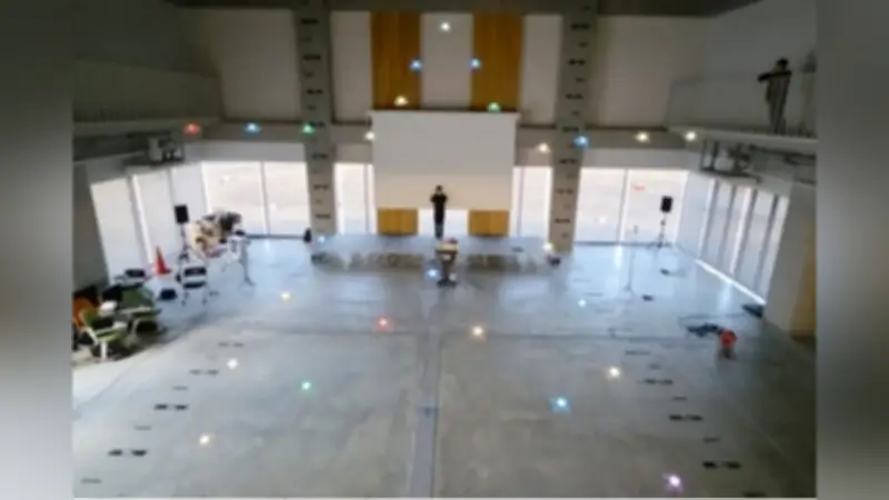 麗澤中高生がドローンをプログラミング、光のショーで創造性を発揮