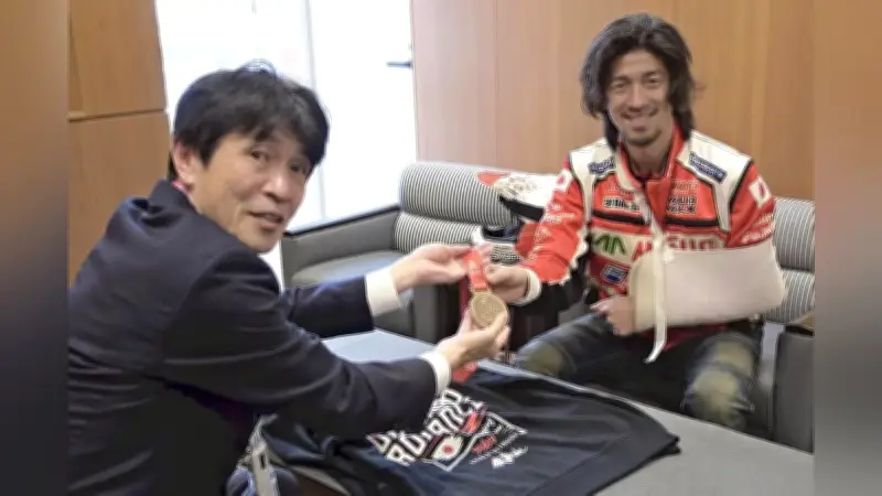 ダカールラリー唯一の日本人ライダー藤原慎也氏が骨折しながら完走、兵庫県西脇市で報告