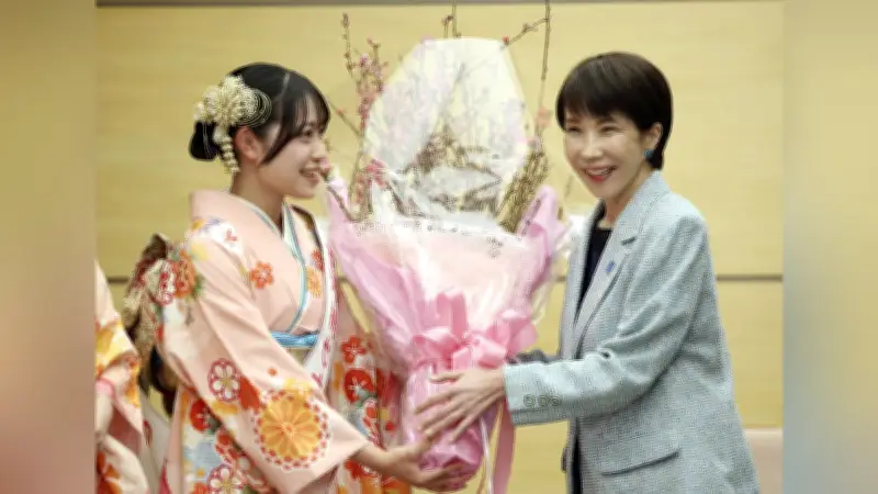 高市首相が「古河桃むすめ」と面会 魔よけの桃に「私はそっちかもしれない」とジョーク