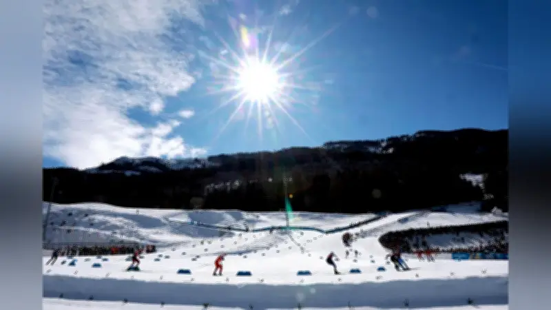 ミラノ五輪距離スキー予選で犬が乱入、カメラに気を取られ選手に抜かれるも堂々ゴール