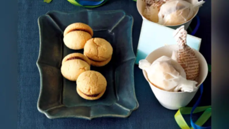 イタリアの伝統菓子「貴婦人のキス」、手軽なチョコレートクッキーのレシピを紹介