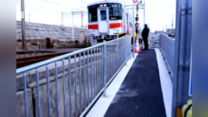 神戸の踏切事故受け安全対策工事完了、歩行者だまりを設置し再発防止へ