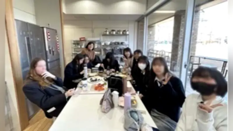 豪州姉妹校から交換留学生が来日、日本語と恵方巻き作りを体験