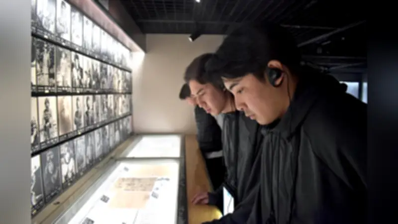 巨人軍三軍選手が知覧特攻平和会館を訪問、同世代の遺影に触れ野球への感謝と決意新たに