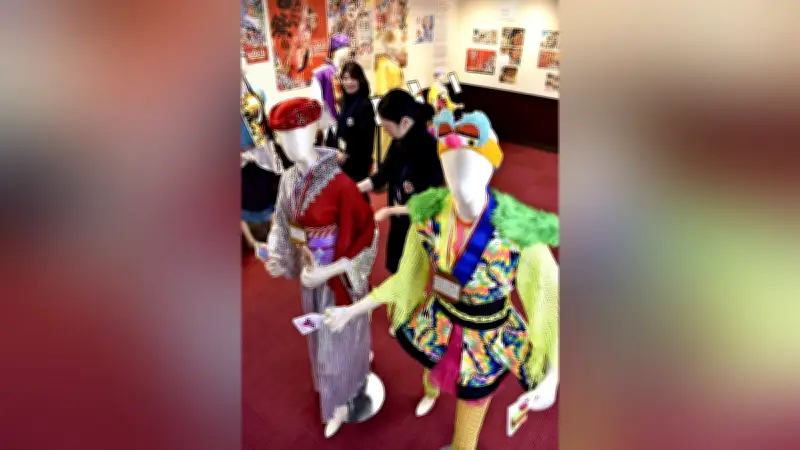 よさこい祭り衣装の変遷を展示　高知で「今と昔」展が開幕