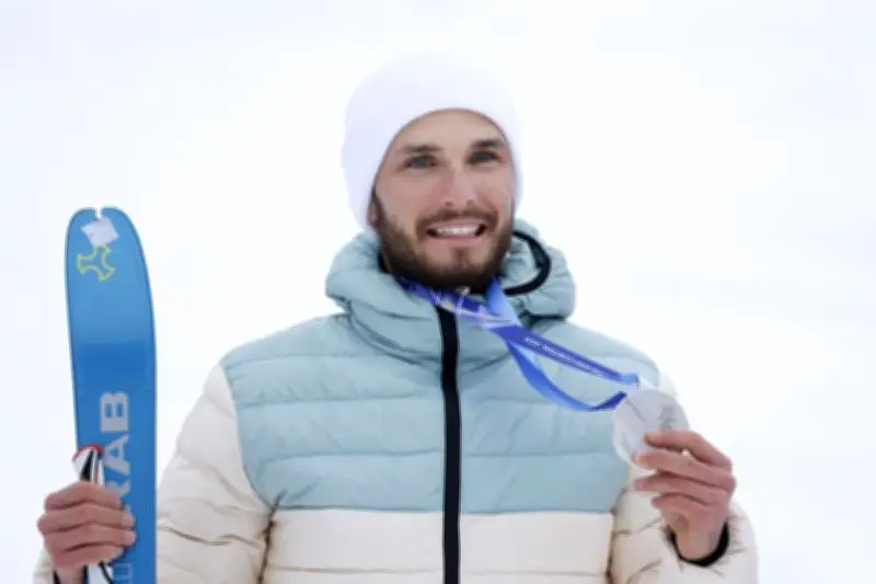 ロシア出身の山岳スキー銀メダリスト、冬季五輪閉会式に招待される