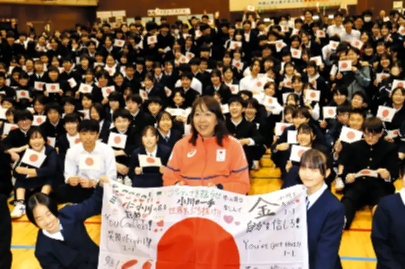 埼玉・北本市立宮内中学校でパラ車いすカーリング選手の壮行会 小川亜希選手に生徒たちがエール
