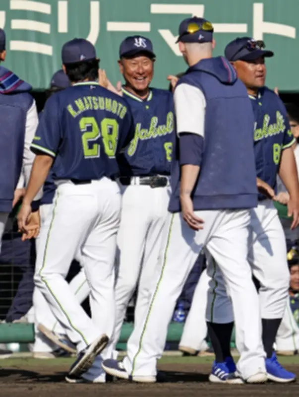 プロ野球オープン戦が沖縄で開幕 阪神は中日と引き分け、ヤクルトは巨人撃破