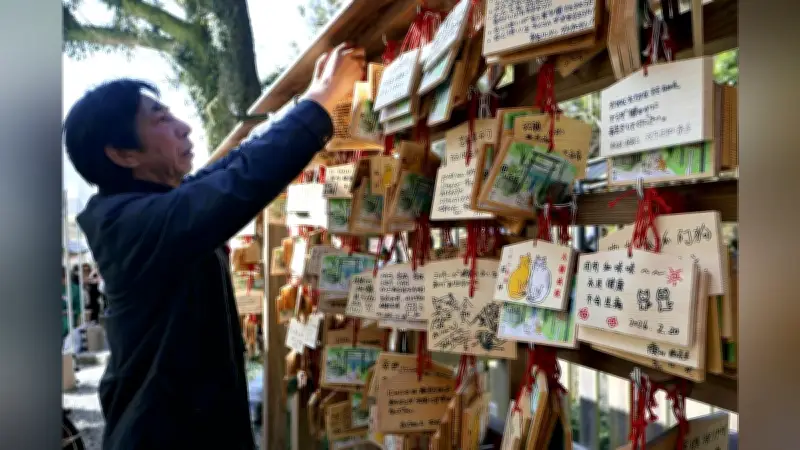 鹿児島・仙巌園の猫神社で愛猫長寿祈願祭 島津義弘ゆかりの猫を祭る