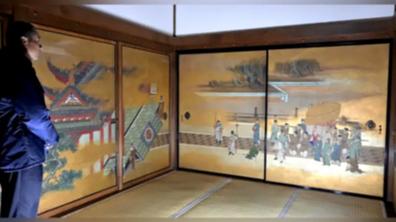 明治天皇即位前の御殿で初公開、京都御所の障壁画「漢文 蹕輦受言」