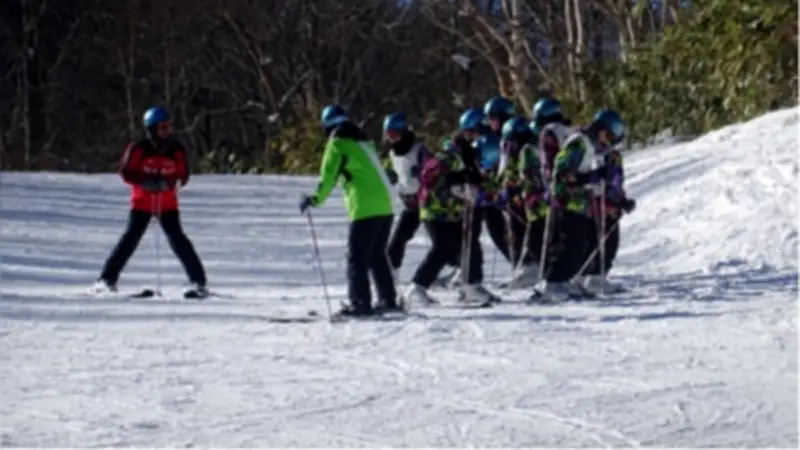 大阪星光学院中２生、長野・黒姫高原で５日間のスキー合宿を実施