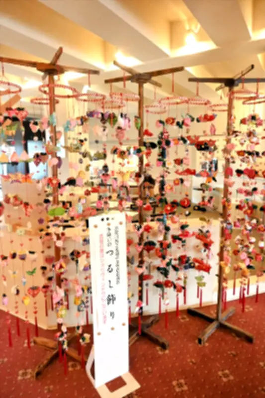福島県須賀川市で「雛の笑顔に会えるまち」開催、華やかなつるし飾りや段飾りを展示