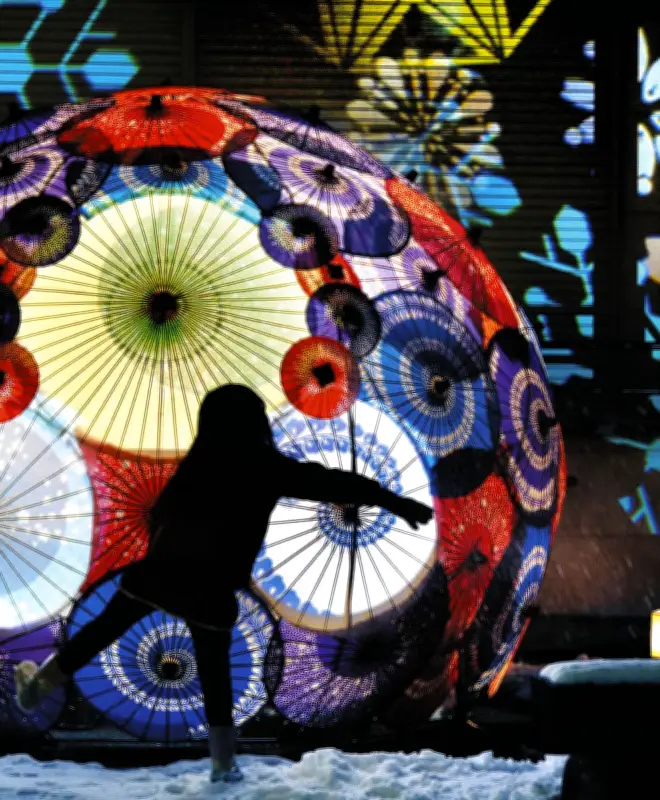 秩父の夜を彩る光の祭典「夜街彩さんぽ」が開催中 和傘ドームや氷柱の光紋様が幻想的