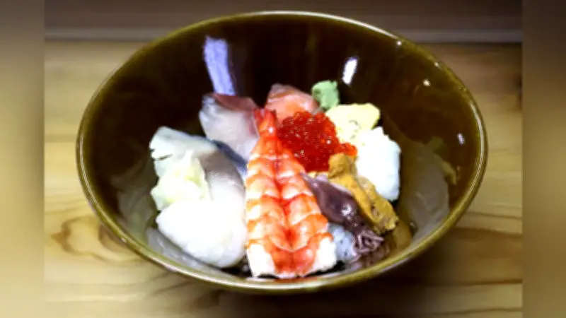 秋田市の海鮮食堂「さあべ」、宝石のような季節の魚が輝く満足海鮮丼ランチ