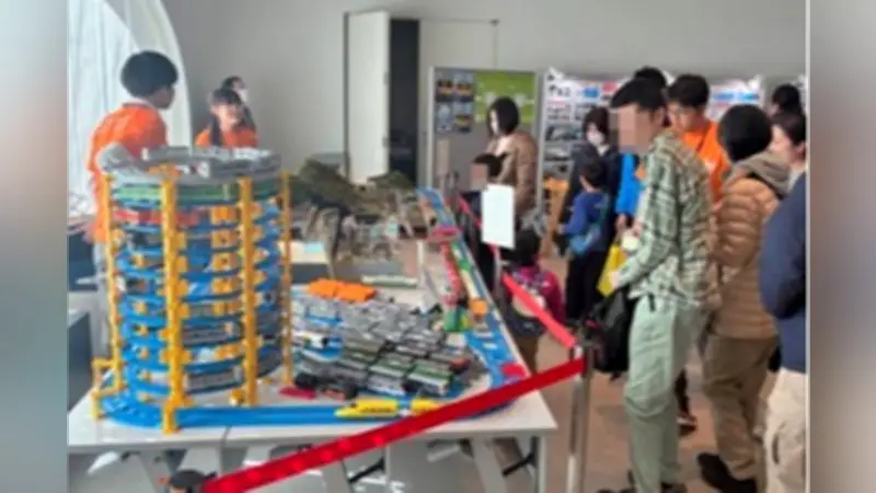 東京電機大中・鉄道研究部が武蔵境駅でジオラマ展示、親子連れで賑わう