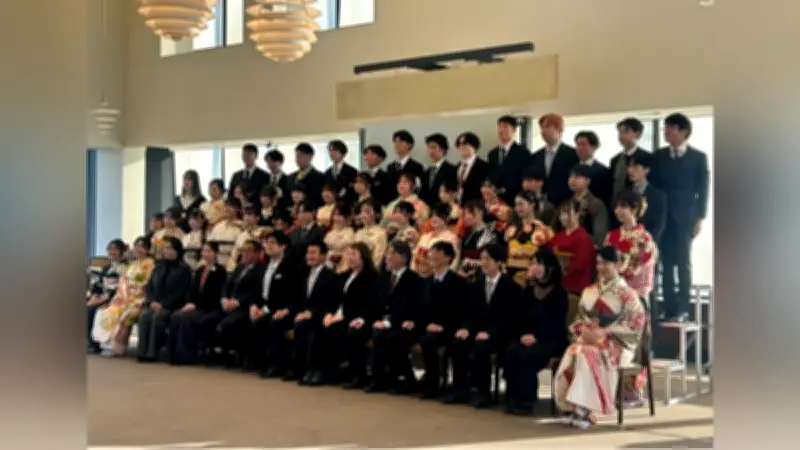 光英ヴェリタスで二十歳を祝う会、振袖姿の卒業生らが恩師と再会