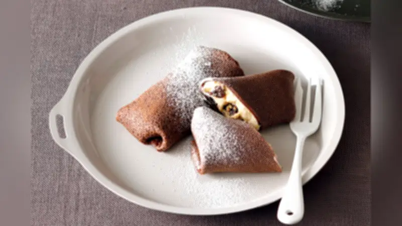 大人の味わい！ラムレーズンクリームのクレープ包みレシピを紹介