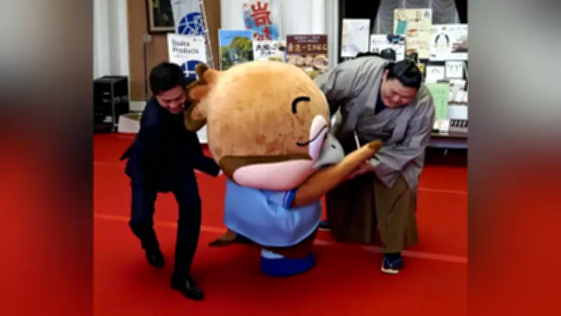 横綱大の里、吉村大阪府知事から優勝盾を受領 稽古のギア上げて春場所優勝を誓う