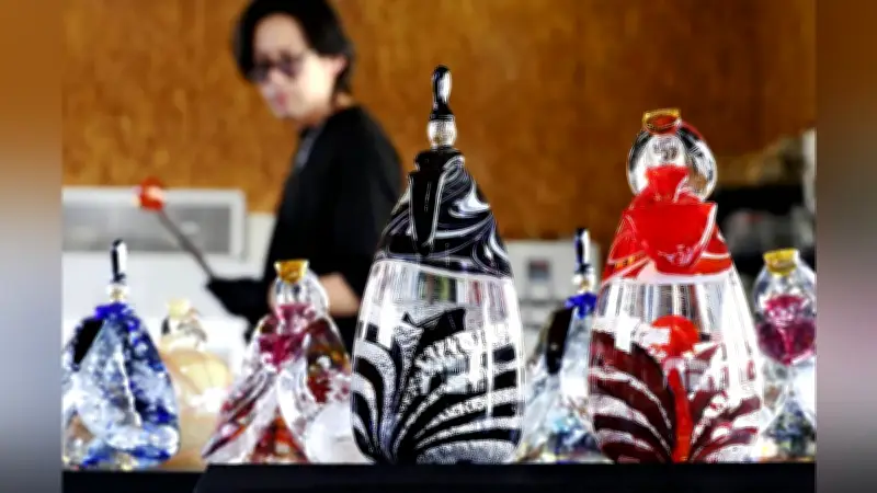 ガラス製ひな人形作りが最盛期、光の加減で表情変わる魅力を発信