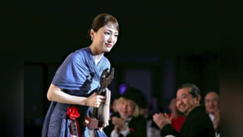 望海風斗さんが読売演劇大賞を受賞、記念式典で「エリザベート」劇中歌を熱唱