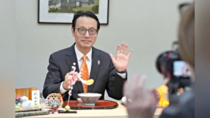 天皇誕生日レセプションで中国外務省幹部が欠席、金杉大使「将来への種まきたい」