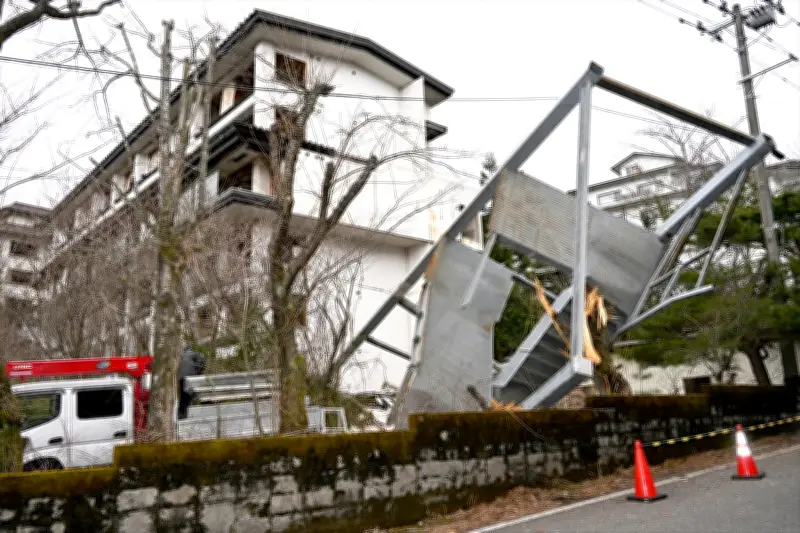 福島・二本松岳温泉の旧ホテル安達屋、損傷深刻化で地元に不安広がる