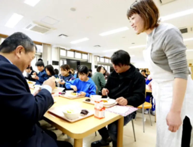 葛尾村の給食で郷土愛を育む 栄養教諭・金丸浩枝さんの奮闘