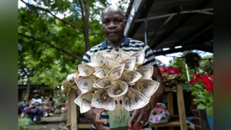 アフリカで「札束ブーケ」流行、中央銀行が警告…接着剤でATM不具合